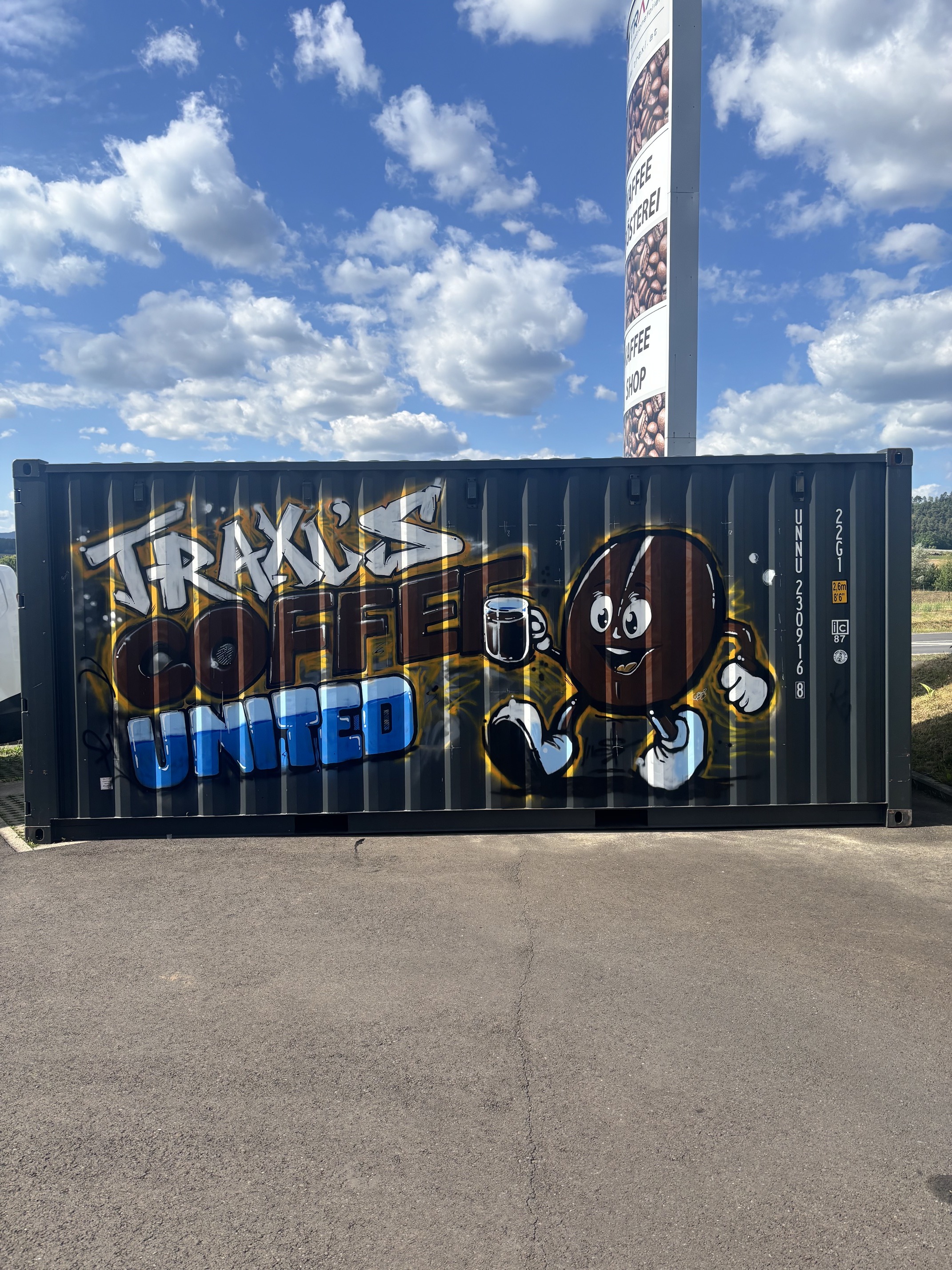 TRAXL Coffee United Container Graffiti